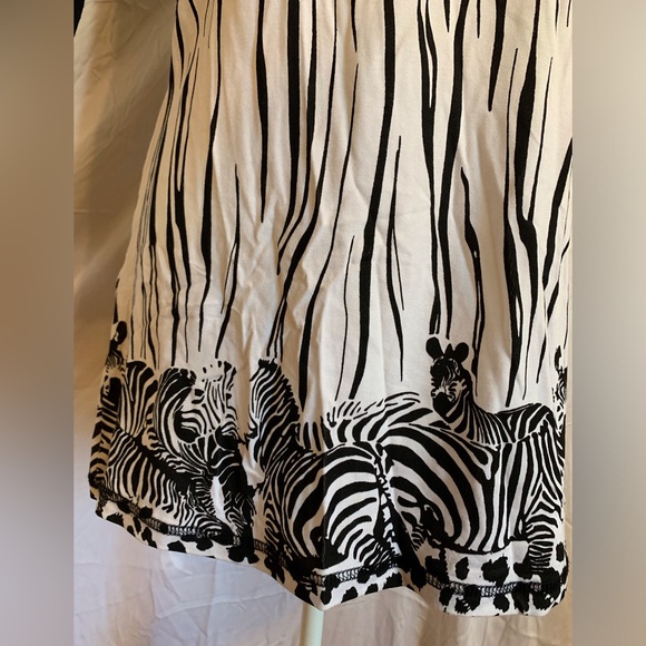 Funky Zebra stripes and embroidery /mesh tunic - Picture 4 of 8